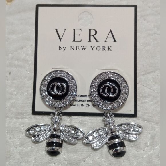 Bee charm drop earrings - Picture 2 of 2